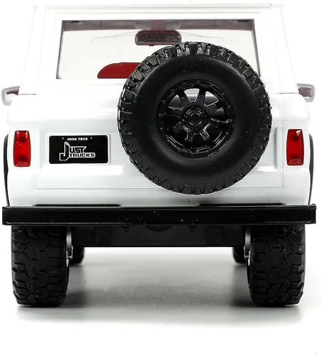 Vista 4 de Jada Just Trucks 1:24 1973 Ford Bronco Bridgestone - Portaneumáticos fundido a presión, juguetes para niños y adultos (blanco y rojo)