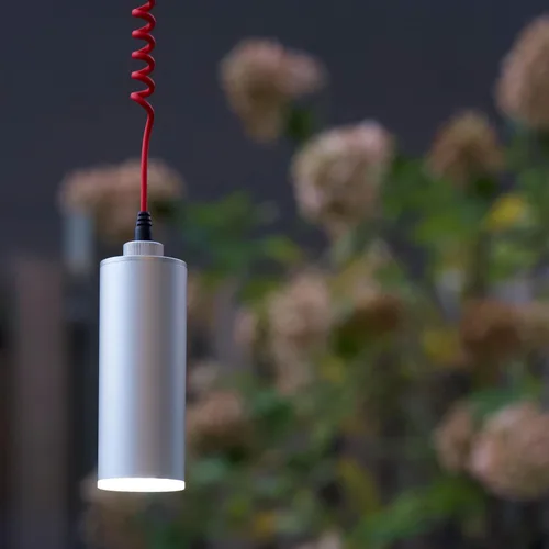 Vista 7 de Voltaic Systems Shine linterna LED 3 en 1, linterna de emergencia recargable de 10,050mAh, banco de energía portátil. Más de 100 horas de duración
