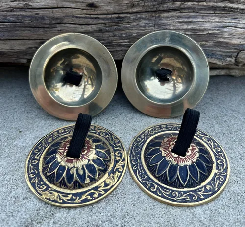 Vista 5 de 2 pares de platillos de latón para danza del vientre (platillos de dedo) – Instrumento profesional de percusión manual con bandas elásticas