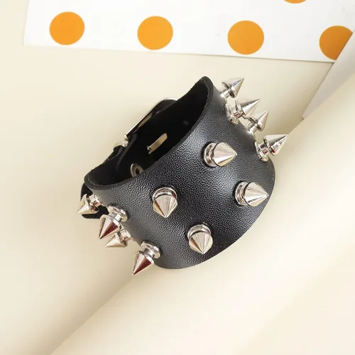 Vista 5 de YANCHUN Gargantilla Puddin para mujer, pulsera de cuero con pinchos, accesorios de disfraz de Halloween