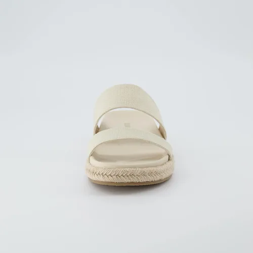 Vista 3 de CUSHIONAIRE Sandalia Niles Alpargata con plantilla + Comfort, anchos disponibles