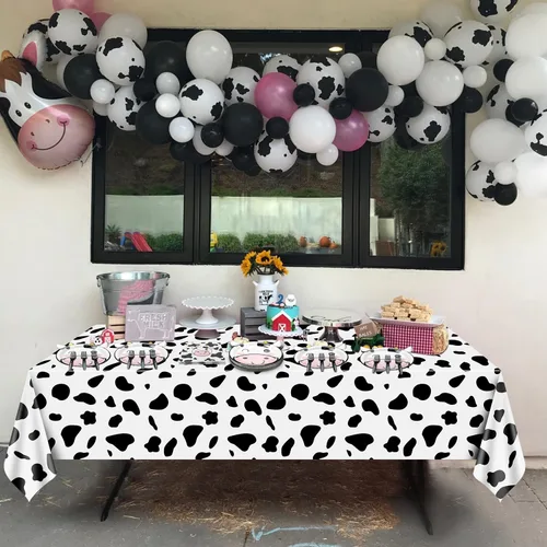Vista 7 de Suministros de fiesta con estampado de vaca: platos con forma de vaca, servilletas con patrón, tenedores, cubierta de mesa para cumpleaños de niñas