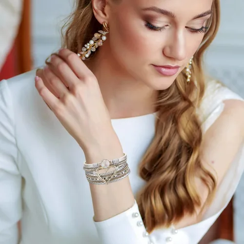 Vista 3 de Fesciory - Pulsera de leopardo para mujer, estilo bohemio de cuero multicapa con perlas de cristal