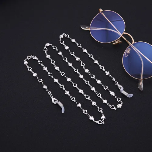 Vista 5 de LIKGREAT Cadena de lentes de corazón para mujer, cadena de anteojos con cuentas de corazón, cadenas de gafas, correa de gafas de sol, soporte