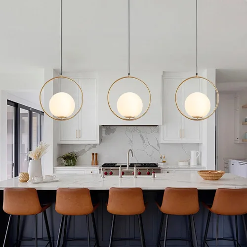 Vista 5 de KCO Moderna lámpara colgante de globo dorado con 1 luz individual de cristal blanco para isla de cocina, lámpara colgante ajustable de mediados