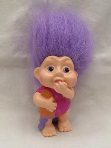 Vista 2 de Magic Troll Babie, púrpura sujetar el pelo a la izquierda en la boca
