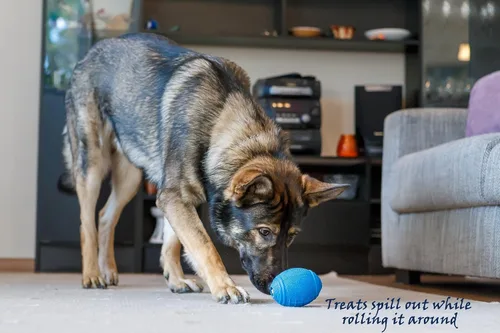 Vista 4 de Tricky Treat Rugby Ball - Dispensador de golosinas para perros, impresionante alivio de ansiedad y aburrimiento, diversión y juguete básico