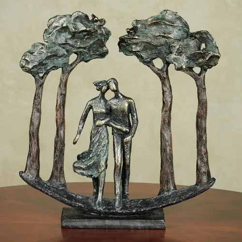 Vista 2 de Toque de clase a través de los años Pareja en la escultura de mesa de amor