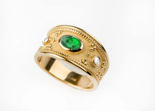 Vista 2 de Anillo bizantino de esmeralda CZ de oro, banda etrusca esmeralda hecha a mano