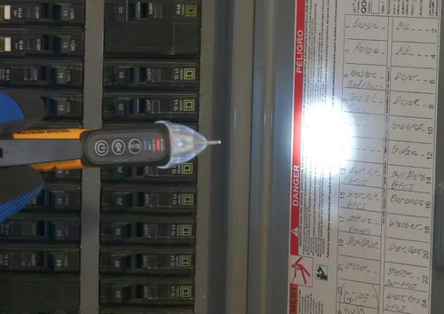 Vista 4 de IDEAL Electrical 61-657 - Probador de Voltaje de Doble Rango 12-1000V AC NCVT con Linterna