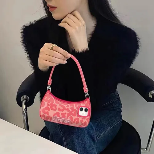 Vista 3 de Funda compatible con iPhone 11, bonita funda estética con estampado de leopardo rosa en forma de cartera con correa y cadena a prueba de golpes