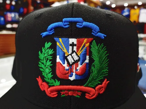 Vista 4 de Escudo bordado de República Dominicana y tapa trasera a presión de bandera Negro