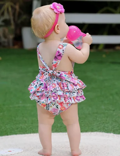 Vista 3 de Mameluco de verano con diseño floral y volantes para niña bebé, con diadema