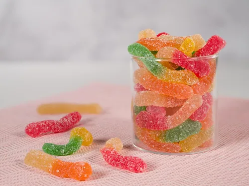 Vista 3 de Smarty Stop Gummy Worm Candy - Bocadillo comestible de confitería con sabor a fruta (gusano aguamarina, 2 libras (paquete de 1))