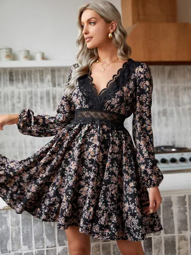 Vista 3 de Floerns Vestido de mujer con estampado floral y cuello en V y manga acampanada