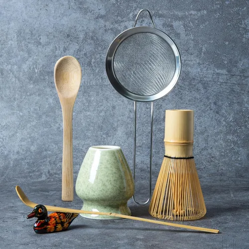 Vista 12 de Juego de batidor de matcha, kit para hacer matcha con batidor (soporte Chasen), soporte de batidor de cerámica (negro), pala de bambú, tamizador