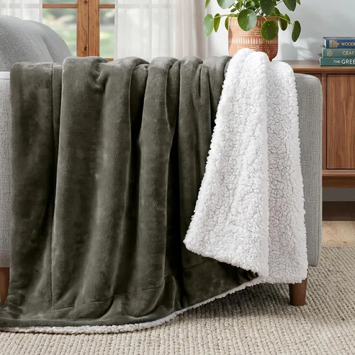 Vista 3 de DEZ FURNISHINGS Velvet Sherpa Blanket, Throw 50" x 60", Silver Gray Gris plateado