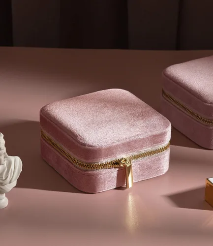 Vista 5 de TAIMY Joyero de viaje de terciopelo de felpa, pequeño estuche de joyería de viaje, mini cajas organizadoras de viaje portátiles para anillos