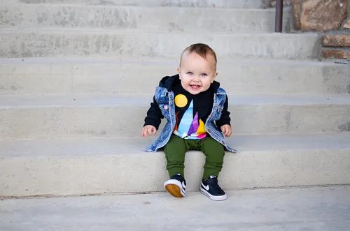 Vista 4 de Bazzle Baby Pantalones deportivos con rodillas acolchadas para gatear, motores modernos, niños pequeños, pantalones de bebé con rodilleras