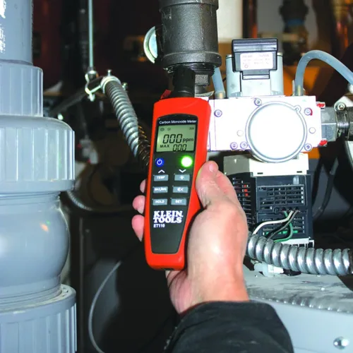 Vista 6 de Medidor de CO ET110 de Klein Tools, comprobador y detector de monóxido de carbono con alarma de límite de exposición, 4 pilas AAA y bolsa