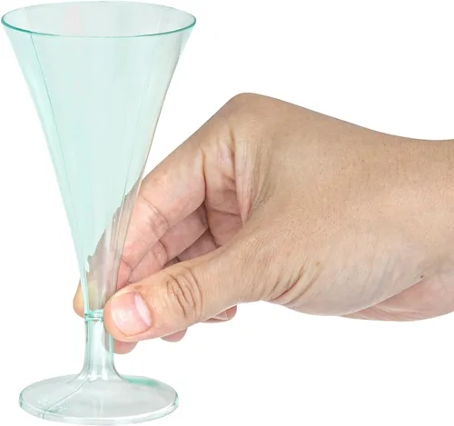 Vista 7 de Restaurantware Vasos de Martini desechables de 3 onzas, 100 mini tazas de Martini de plástico, aperitivo para fiestas o catering, mini vasos