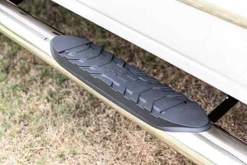 Vista 6 de Rough Country Escalones Nerf ovalados de acero inoxidable para Chevy Silverado y GMC Sierra 1500/2500HD/3500HD (2007-2019) Crew Cab - Rieles