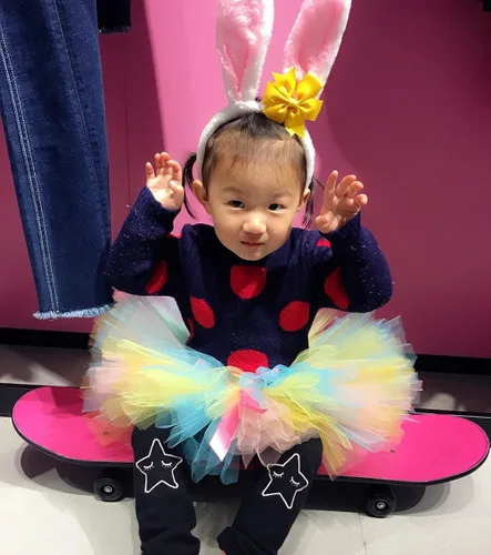 Vista 4 de Tutu Dreams Disfraz de tutú de Pascua para niñas con diadema de conejo