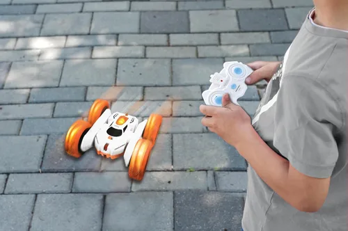 Vista 5 de LEXiBOOK - Crosslander Luminous Terrain Car, control remoto de muñeca, recargable, kit de acción electrónica, blanco/naranja