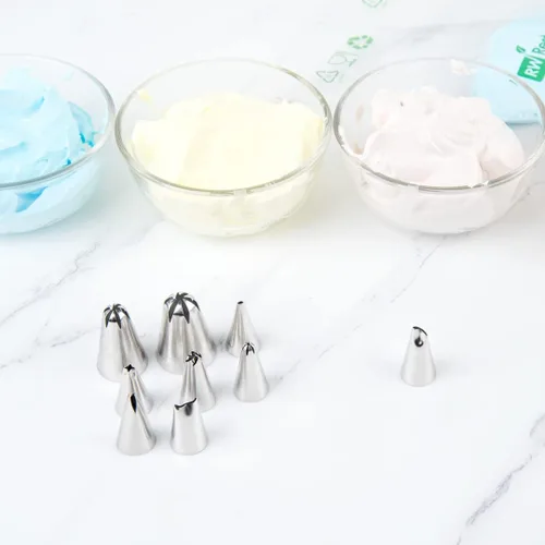 Vista 3 de Restaurantware Pastry Tek - Punta de pétalo 1 punta de pastel reutilizable para decoración – # 59 de acero inoxidable resistente a las abolladuras