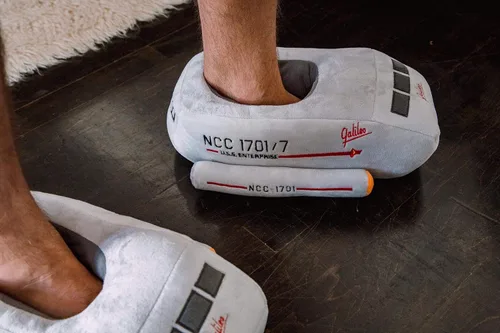 Vista 4 de Star Trek The Original Series Galileo Shuttlecraft Zapatillas 3D para adultos Zapatilla de casa de felpa suave con suela antideslizante Calzado
