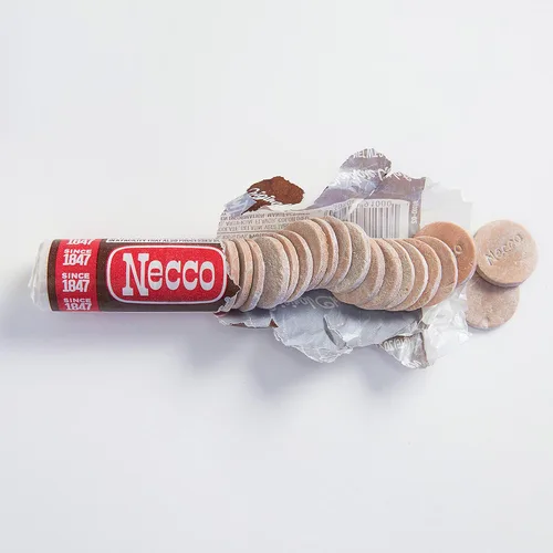Vista 3 de Necco Paquete de 24 rollos de obleas de chocolate