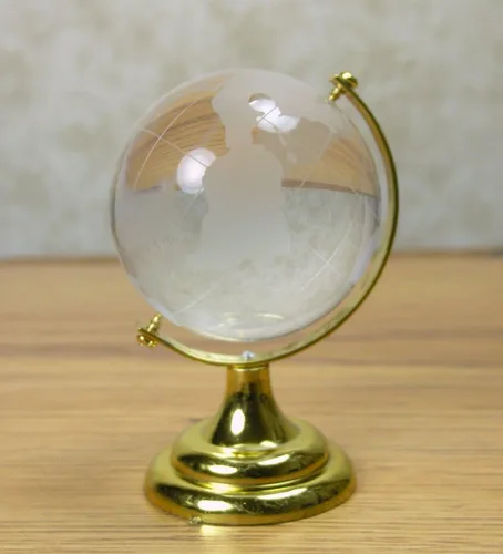 Vista 7 de BANBERRY DESIGNS Globo del mundo de cristal grabado en soporte y base de color latón, escritorio, caja de regalo, 2.25 pulgadas de diámetro