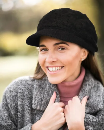 Vista 6 de FURTALK Gorros de punto de invierno con visera doble forro suave para mujer, cálidos y elegantes, gorros de nieve holgados