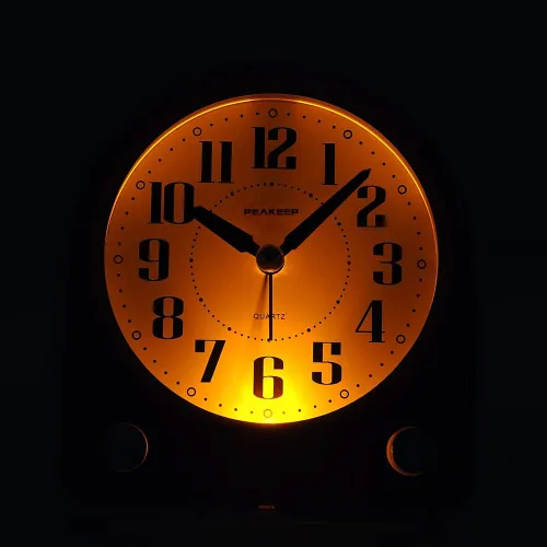 Vista 5 de Peakeep Reloj despertador analógico silencioso sin tictac, 7 sonidos de Negro