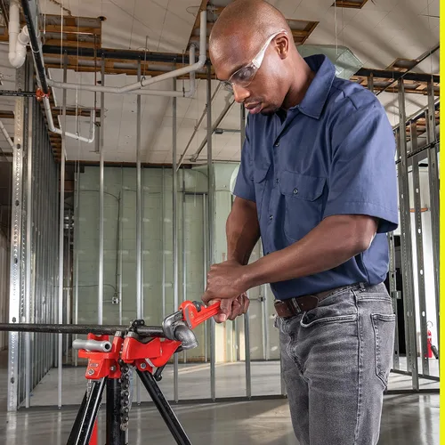 Vista 8 de RIDGID 31010 - Llave de tubería recta modelo 10 resistente, llave de fontanería de 10 pulgadas, color rojo, negro, 9.843 in (10 pulgadas)