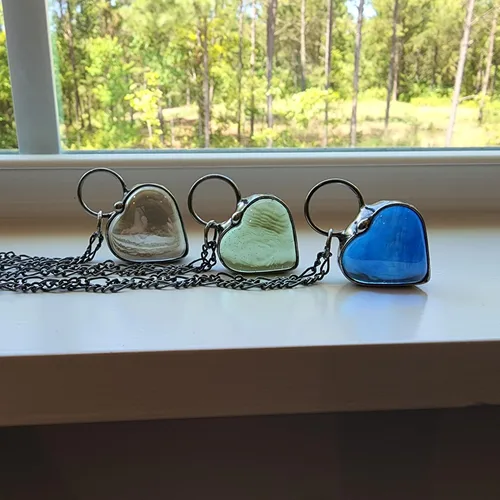 Vista 10 de Handmade Glass Chunky Heart Necklace