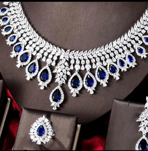 Vista 2 de conjunto de joyas collar swarovske