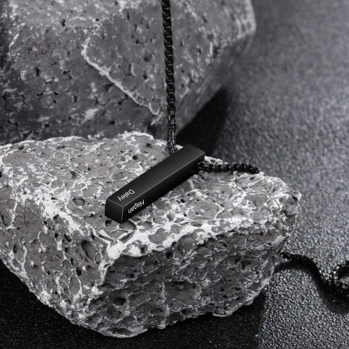 Vista 4 de Lam Hub Fong Collar grabado para hombre, collar de oro para mujer, collar personalizado de acero inoxidable con inicial de nombre para hombres