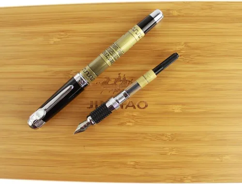 Vista 4 de Gullor Deluxe Jinhao - Pluma estilográfica de bronce tallada en 3D con bonita caja de regalo de bambú y trípode de metal negro