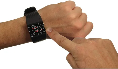 Vista 4 de getDigital Reloj de pulsera binario para profesionales con luces LED - un reloj digital negro que representa la hora como código binario