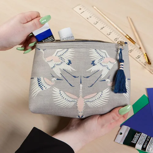Vista 2 de Danica, Vuelo de fantasía, Pequeña cremallera bolsa de cosméticos