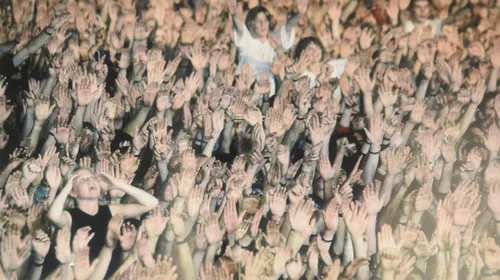 Vista 4 de Queen Live at Wembley Stadium
