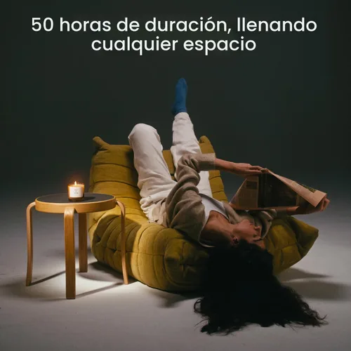 Vista 4 de Salt & Stone Vela perfumada de mezcla de coco y soja, azafrán y cedro, 8.5