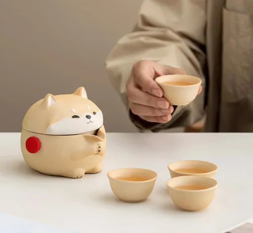 Vista 5 de Mini juego de té Gaiwan, linda tetera Shiba Inu con bolsa portátil para viajes, tetera china de gongfu de cerámica con 4 tazas de té de cerámica.