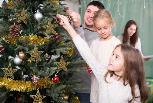 Vista 4 de Christmas Traditions Adornos de estrella de ratán dorado con purpurina 3D de 4 pulgadas para colgar en árbol/regalos de Navidad, decoración de mesa