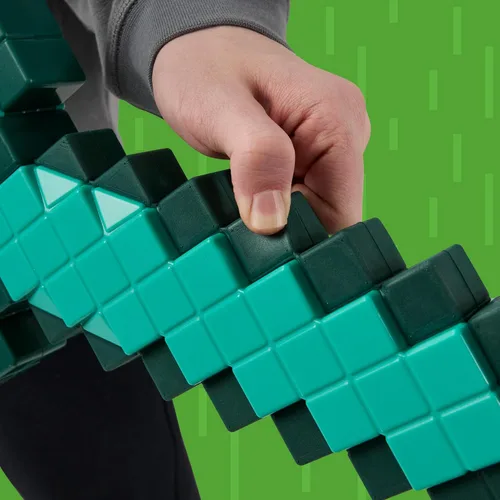 Vista 8 de Nerf Minecraft Sword Dart Blaster, Cebado de Retroceso, Borde de Espuma, 8 Dardos N1, Edades 8+