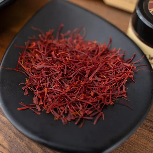 Vista 2 de Pure Kashmiri Mongra Saffron/Kesar/Keshar PACK DE 2 (0.04 oz cada uno) De las mejores tierras agrícolas de Pampore, J&K, India Probado