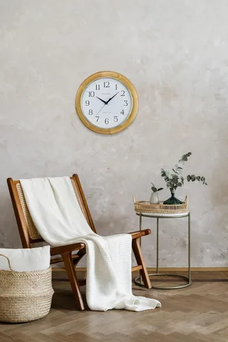 Vista 7 de Bulova C5005 Reloj de pared analógico atómico de madera Establece automáticamente la hora Grandes números romanos Funciona con pilas Diseño