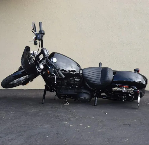 Vista 2 de Estriberas de pasajero con barra antivuelco para Harley Softail Street Bob, Low Rider y Heritage Classic 2018-2024 Control deslizante del marco