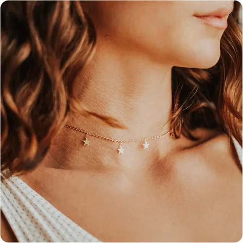 Vista 3 de Collares de gargantilla chapados en oro de 14 quilates/plata, con dije de disco, collares de gargantilla con colgante de estrella y corazón Estrella
